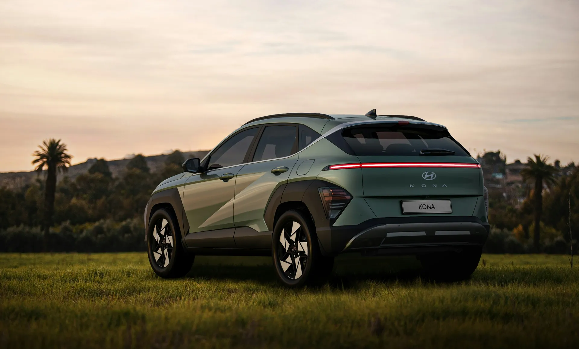 Model van een automerk in de hero van de website